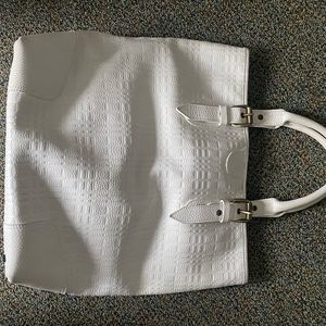 Burberry Leather large bag.like new.